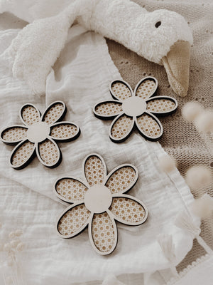 3 Holzblumen mit Rattan Gravur Wanddeko für Kinderzimmer und Babyzimmer - BohoWildflowerVibes