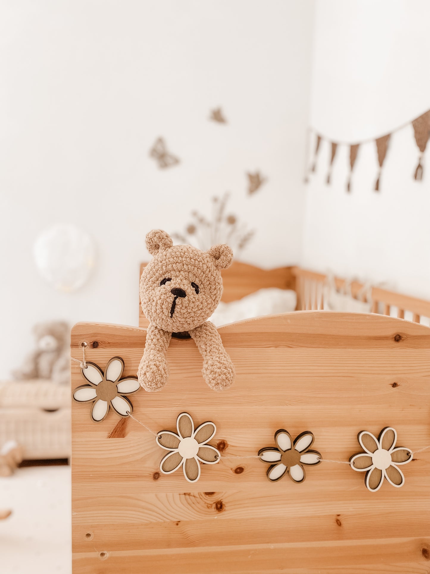 Holzblumen Girlande, Wimpelkette, Dekoration Kinderzimmer und Babyzimmer