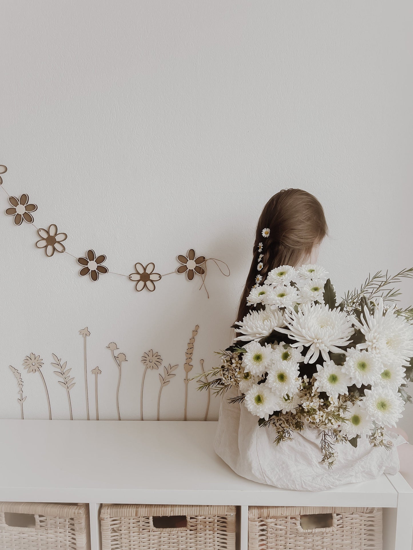 Holzblumen Girlande, Wimpelkette, Dekoration Kinderzimmer und Babyzimmer