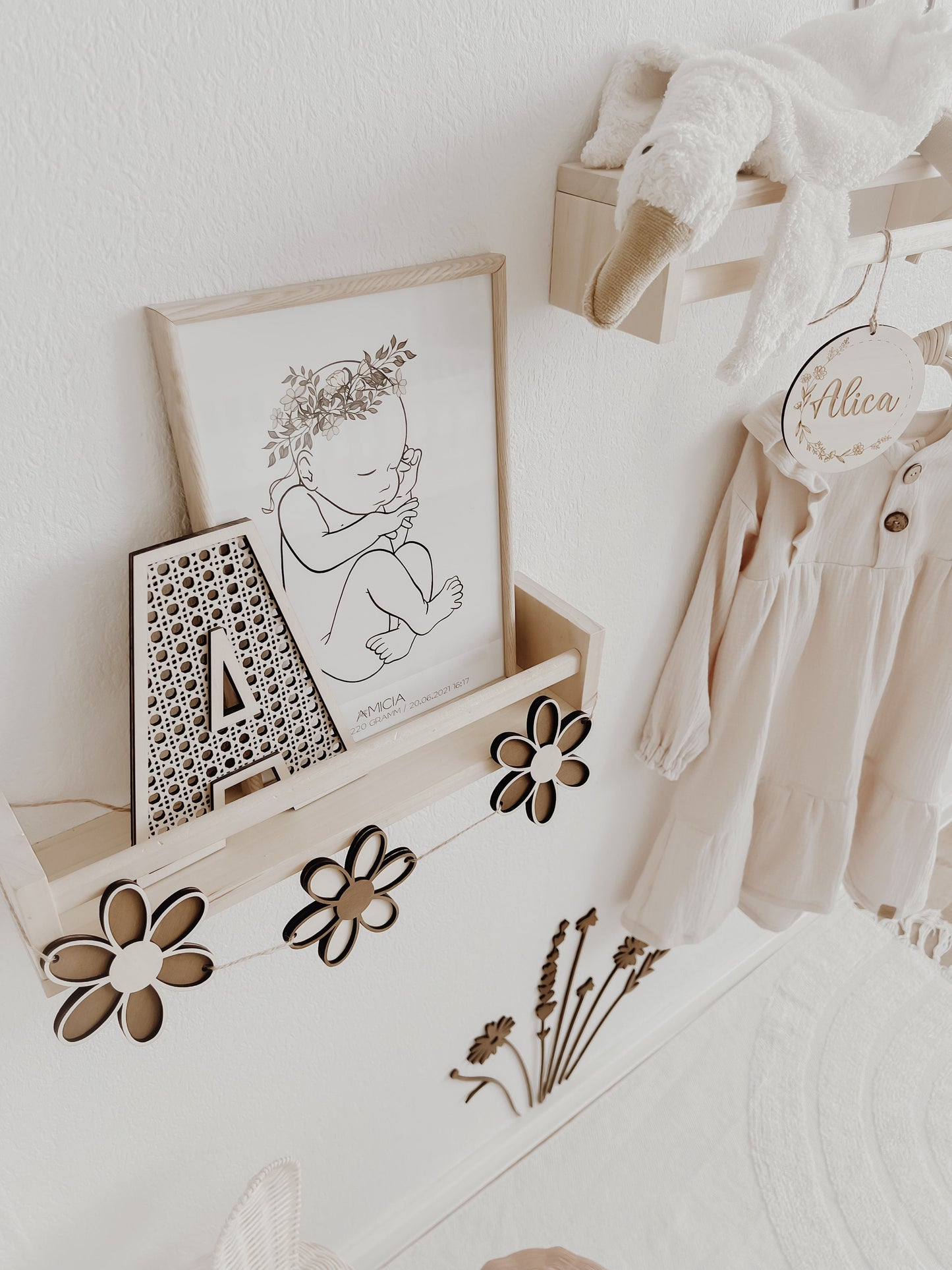 Holzblumen Girlande, Wimpelkette, Dekoration Kinderzimmer und Babyzimmer