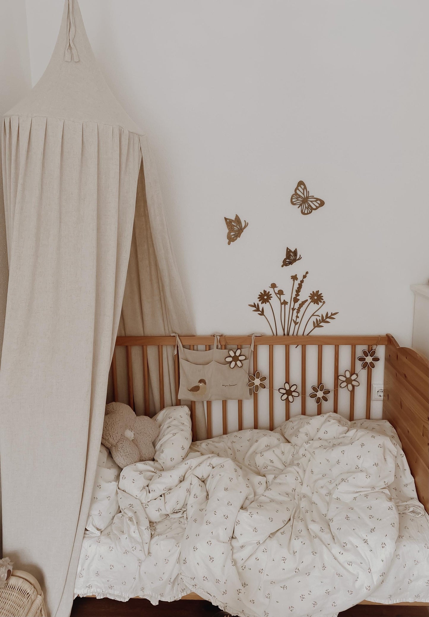 Holzblumen Girlande, Wimpelkette, Dekoration Kinderzimmer und Babyzimmer