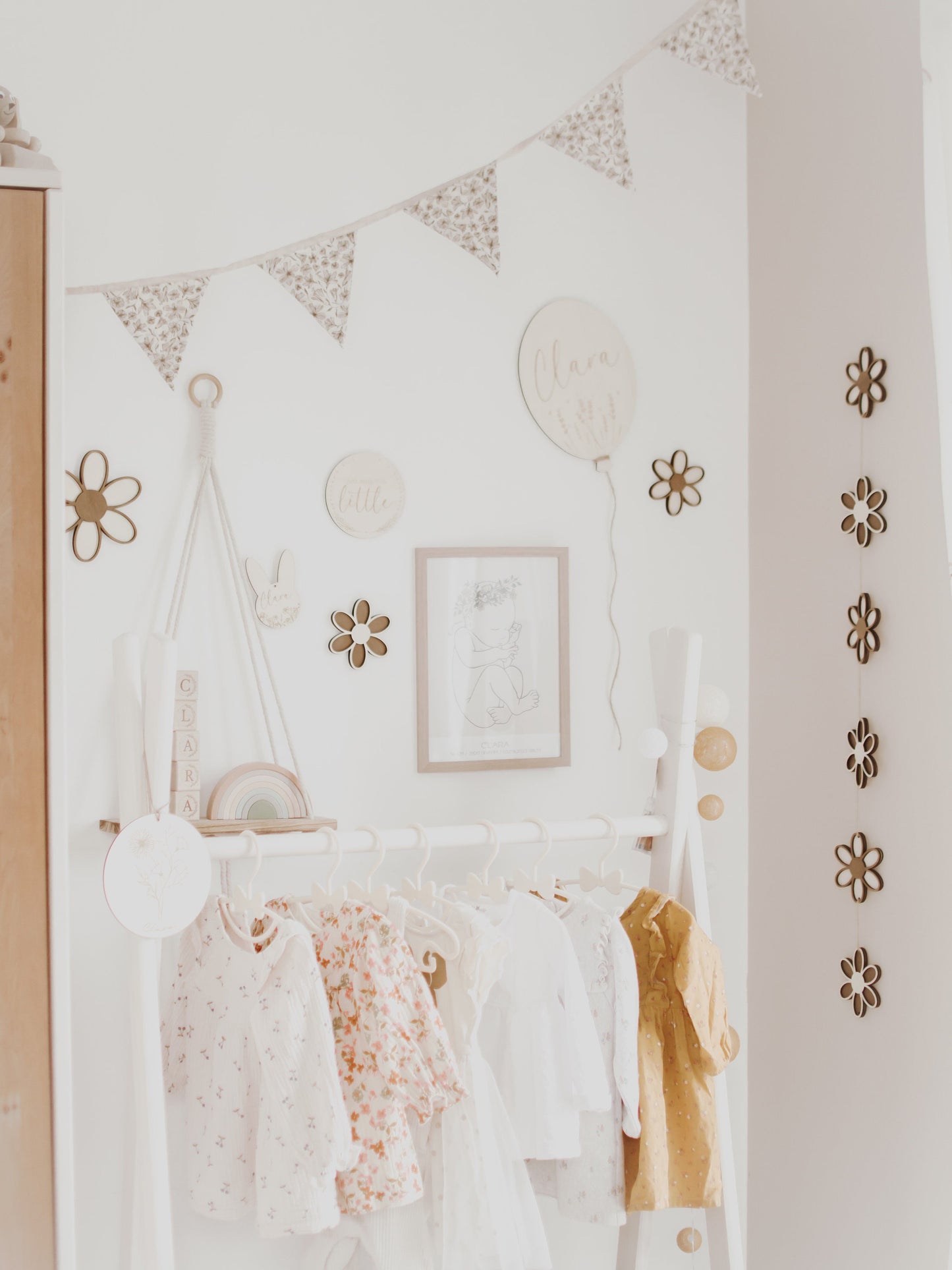 Holzblumen Girlande, Wimpelkette, Dekoration Kinderzimmer und Babyzimmer