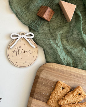 Geschenkanhänger Christbaumschmuck aus Holz – Schleife Persönliche Weihnachtsdeko