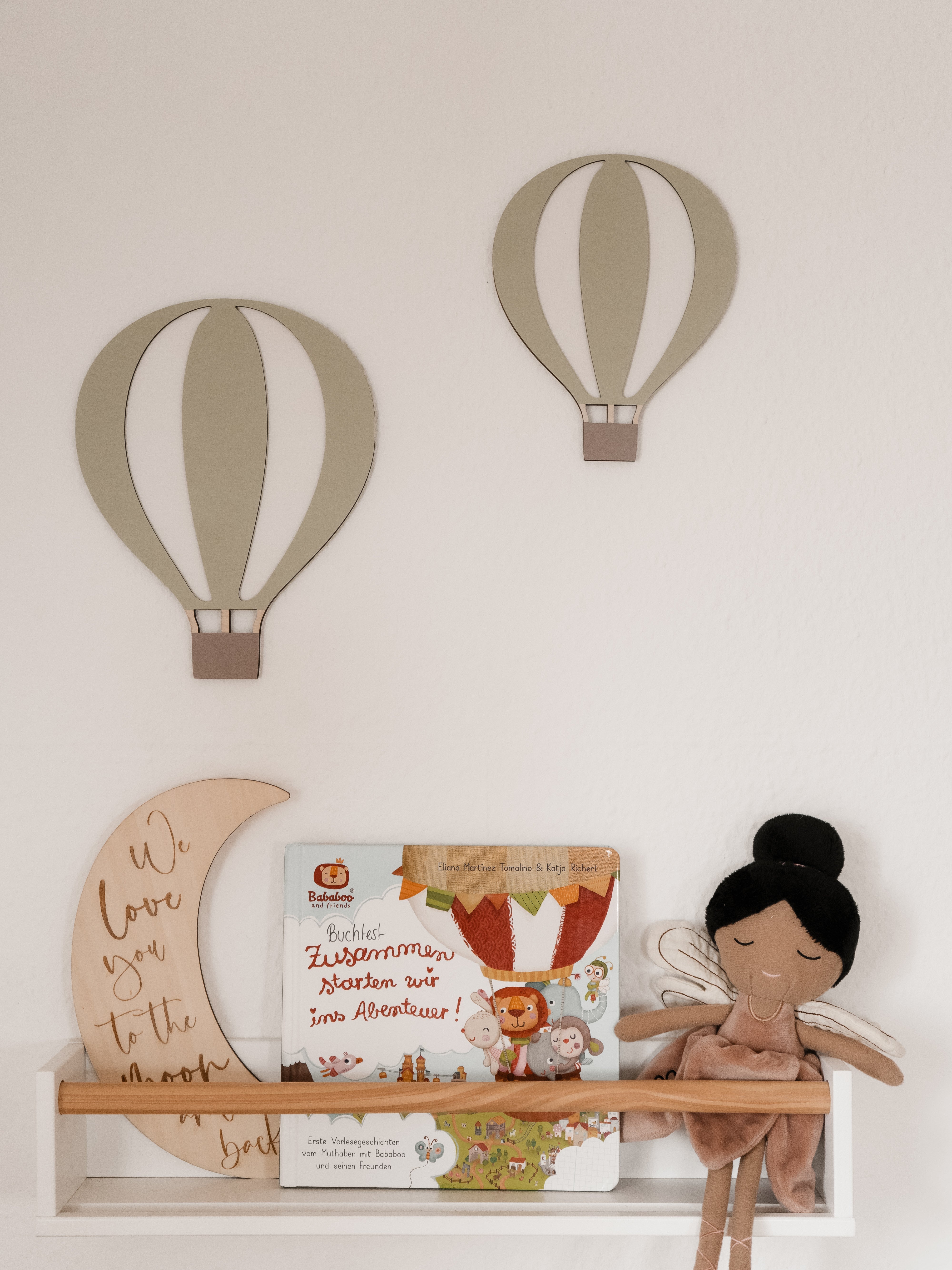 Heißluftballon aus Holz – Wanddeko in Grün-Weiß
