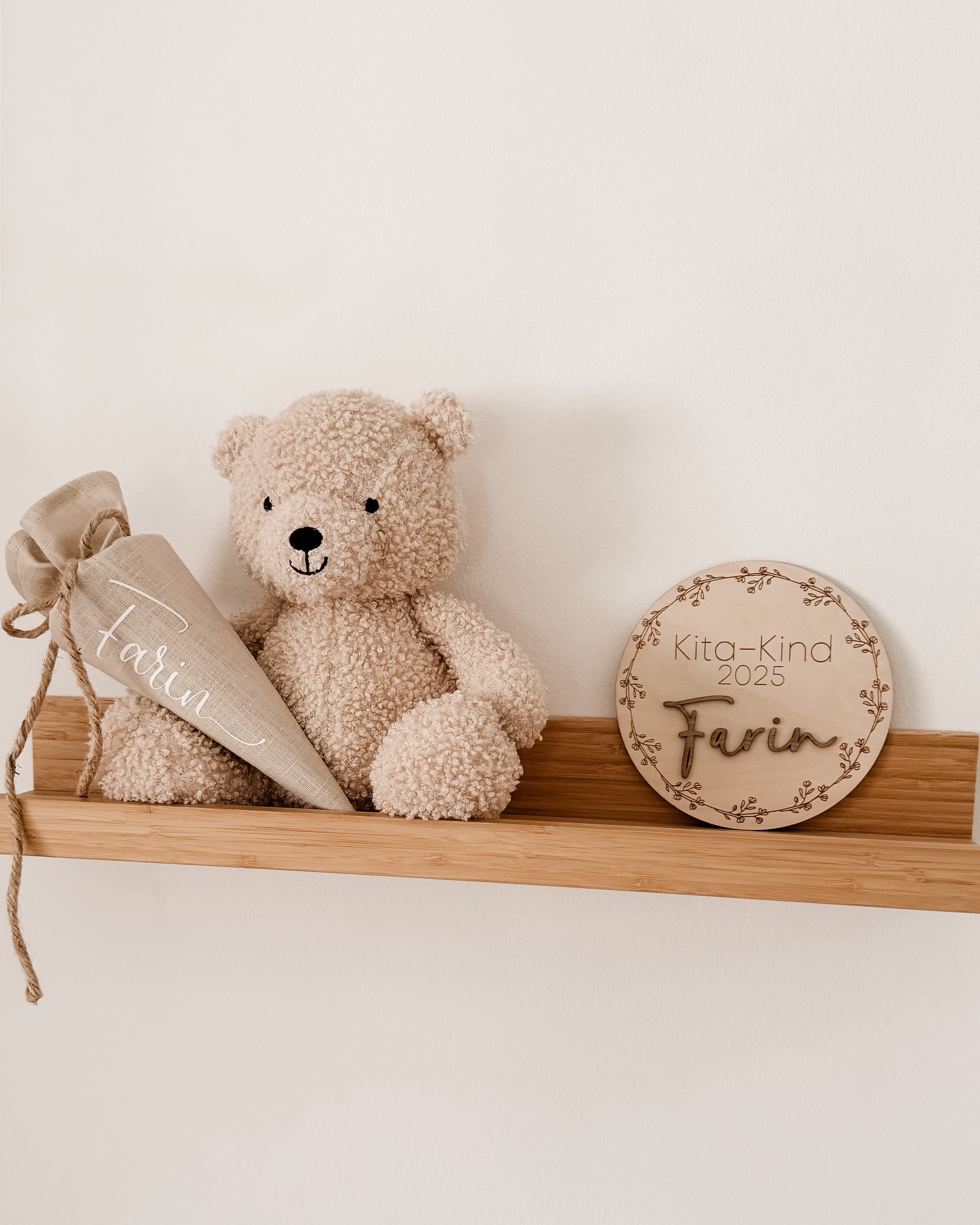 Kita-Kind Tafel aus Holz