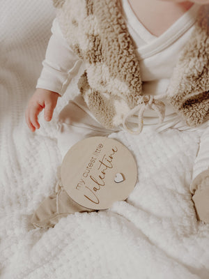 my cutest little Valentine - Tafel aus Holz - weiß, Meilensteinkarte zum Valentinstag - BohoWildflowerVibes