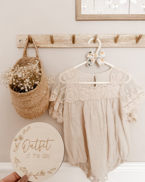 Outfit of the day - Meilensteintafel Meilensteinkarte Holztafel Holzschild