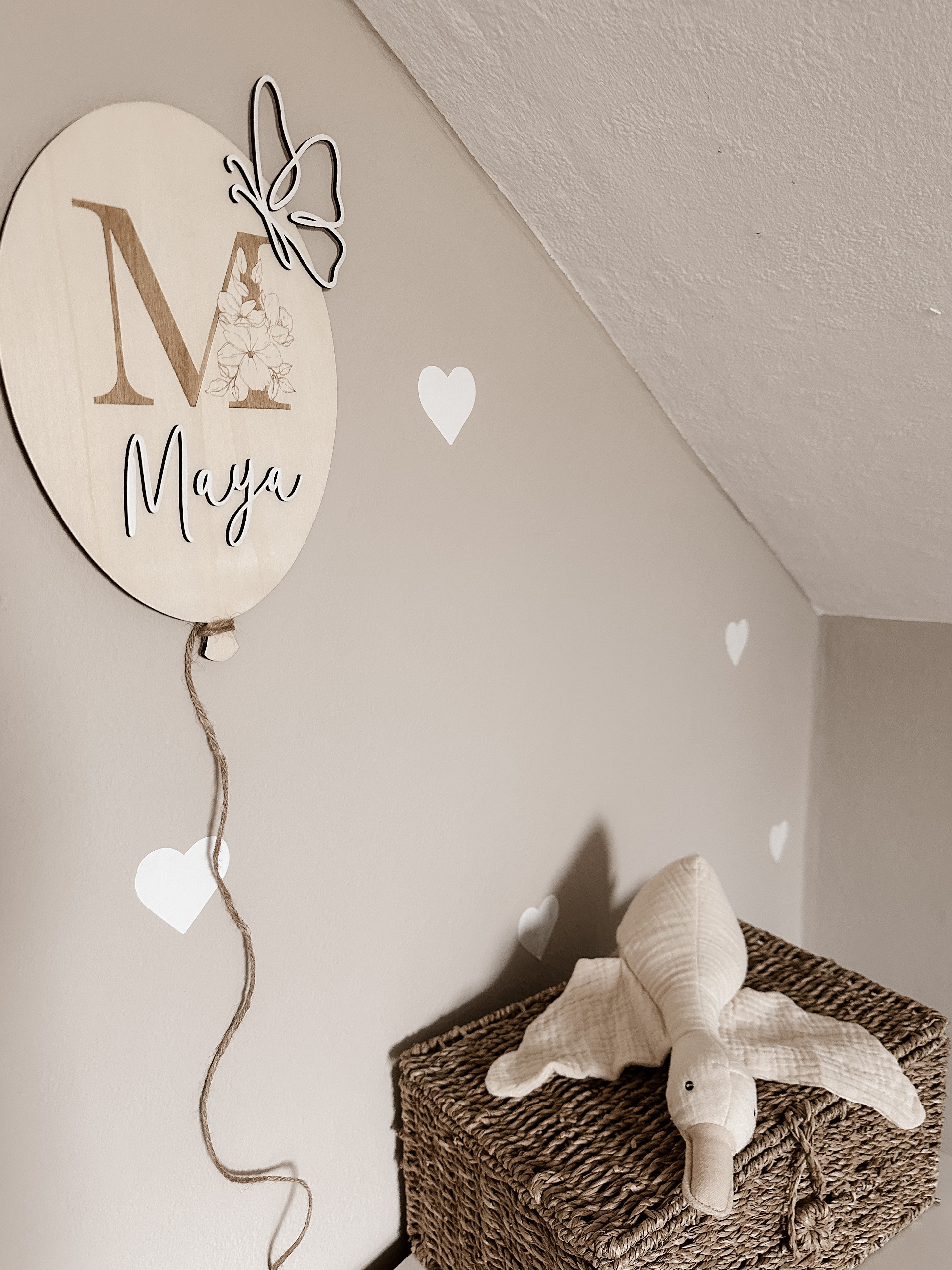 Personalisierter Ballon aus Holz mit Initialen und Namen mit Schmetterling in verschiedenen Variationen - BohoWildflowerVibes