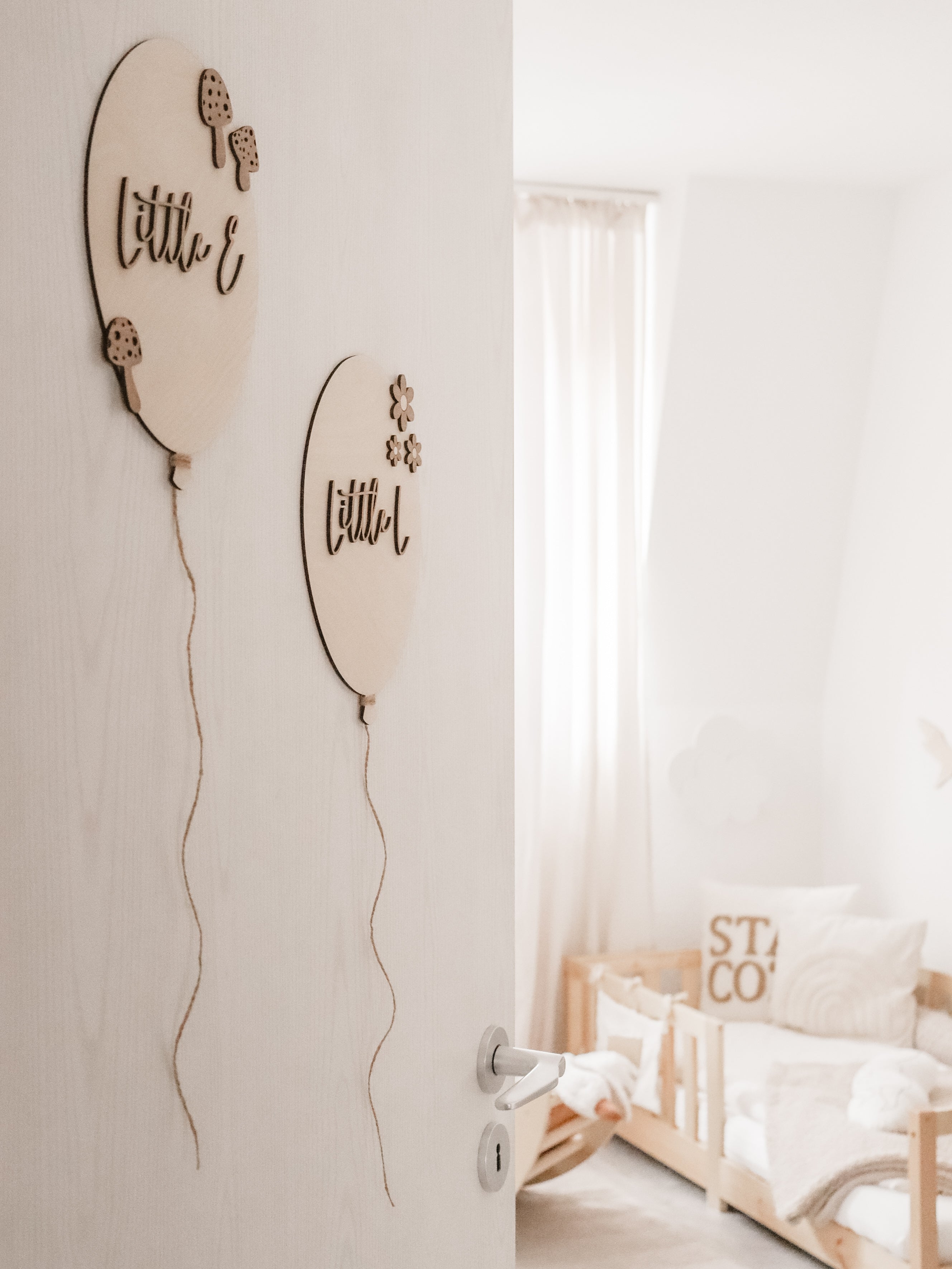 Personalisierter Ballon aus Holz mit Namen und Pilzen in verschiedenen Variationen - BohoWildflowerVibes