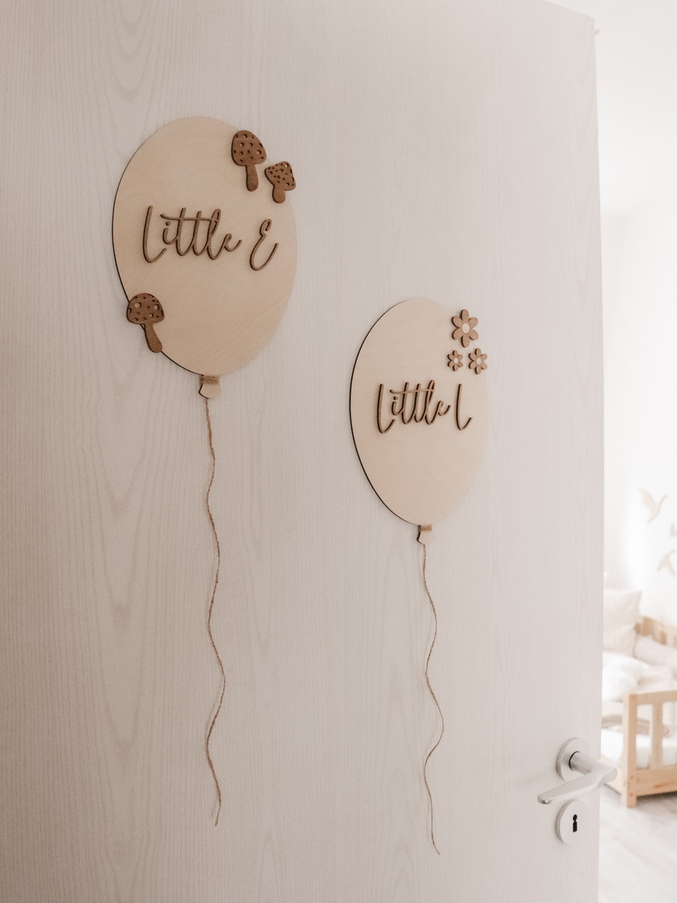 Personalisierter Ballon aus Holz mit Namen und Pilzen in verschiedenen Variationen - BohoWildflowerVibes