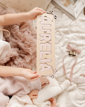 Personalisiertes Steckpuzzle mit Namen und Schleifen - Rosé aus Holz für Kinder ab 3 Jahren