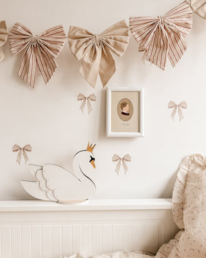 Schwan aus Holz mit Ständer