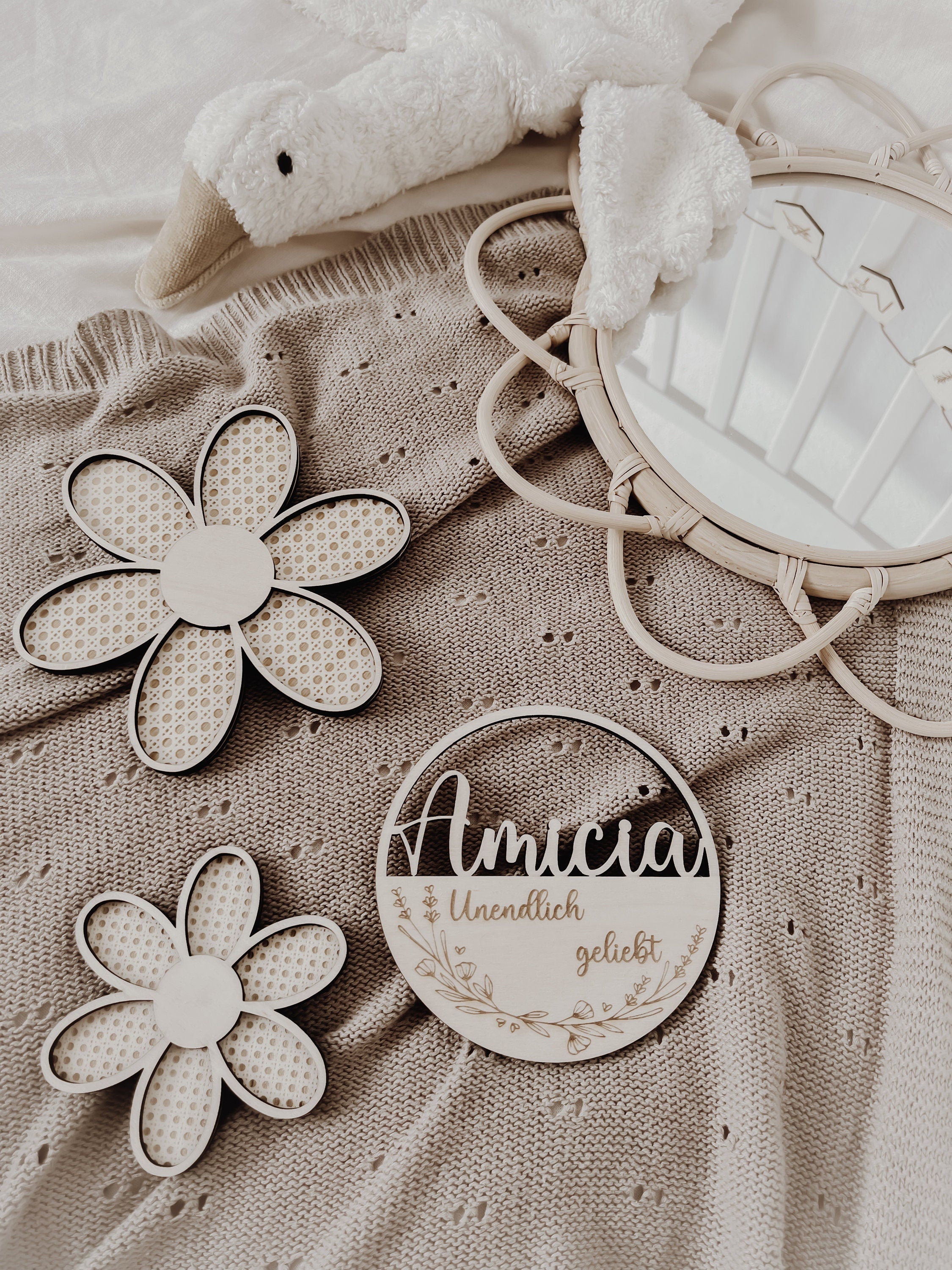 3 Holzblumen mit Rattan Gravur Wanddeko für Kinder- und Babyzimmer - BohoWildflowerVibes