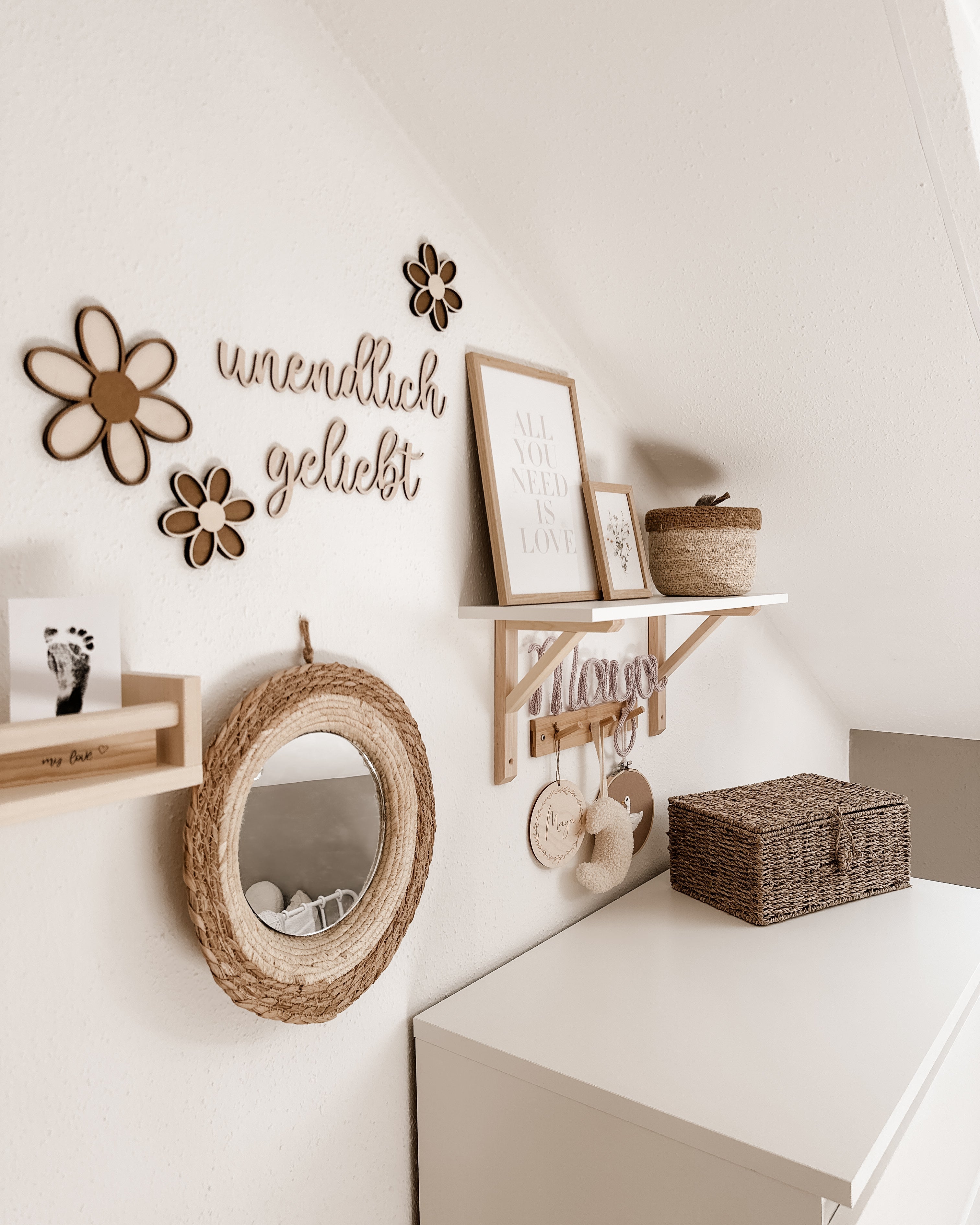 3 Holzblumen - Nussbraun Gänseblümchen Wanddeko für Kinderzimmer und Babyzimmer