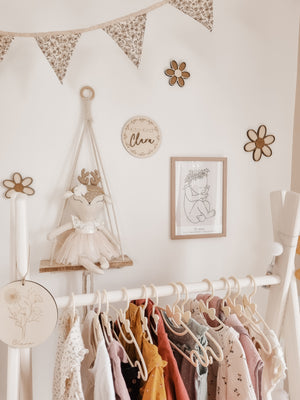 3 Holzblumen - Nussbraun Gänseblümchen Wanddeko für Kinderzimmer und Babyzimmer