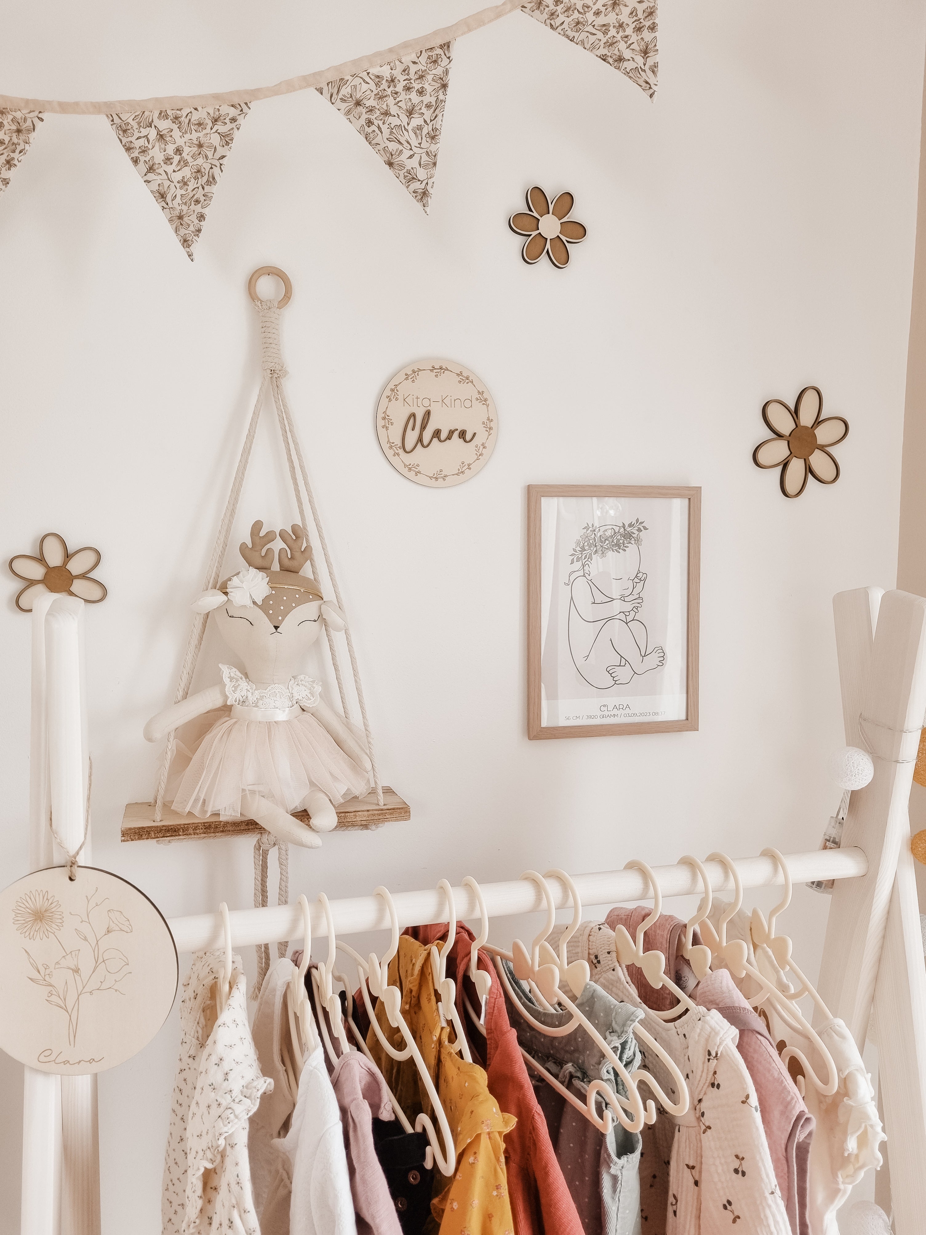 3 Holzblumen - Nussbraun Gänseblümchen Wanddeko für Kinderzimmer und Babyzimmer