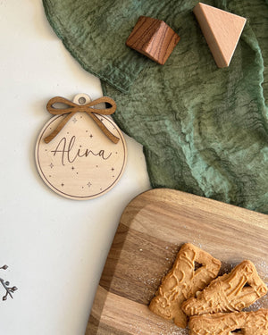 Geschenkanhänger Christbaumschmuck aus Holz – Schleife Persönliche Weihnachtsdeko