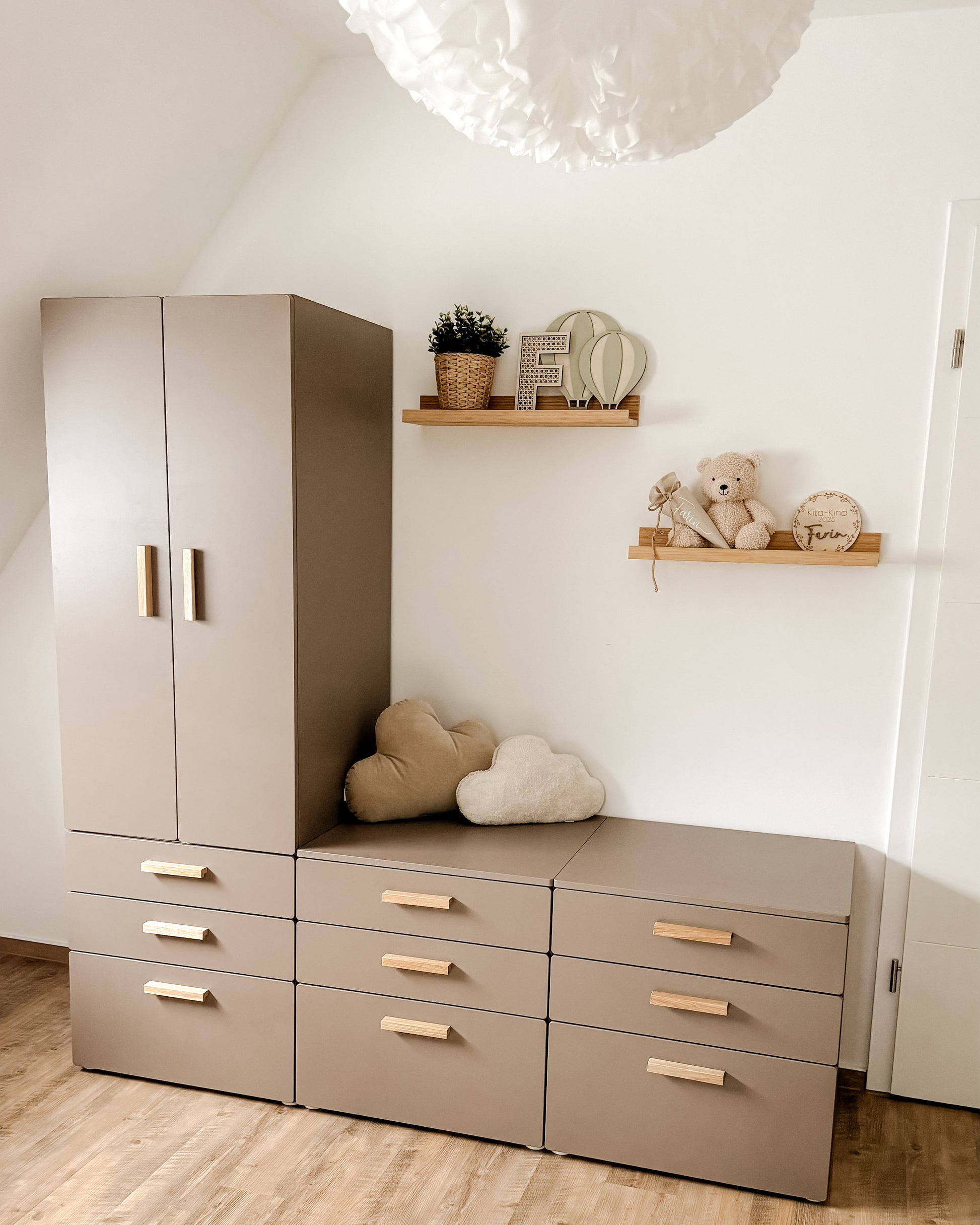 Heißluftballon aus Holz – Wanddeko in Grün-Birke