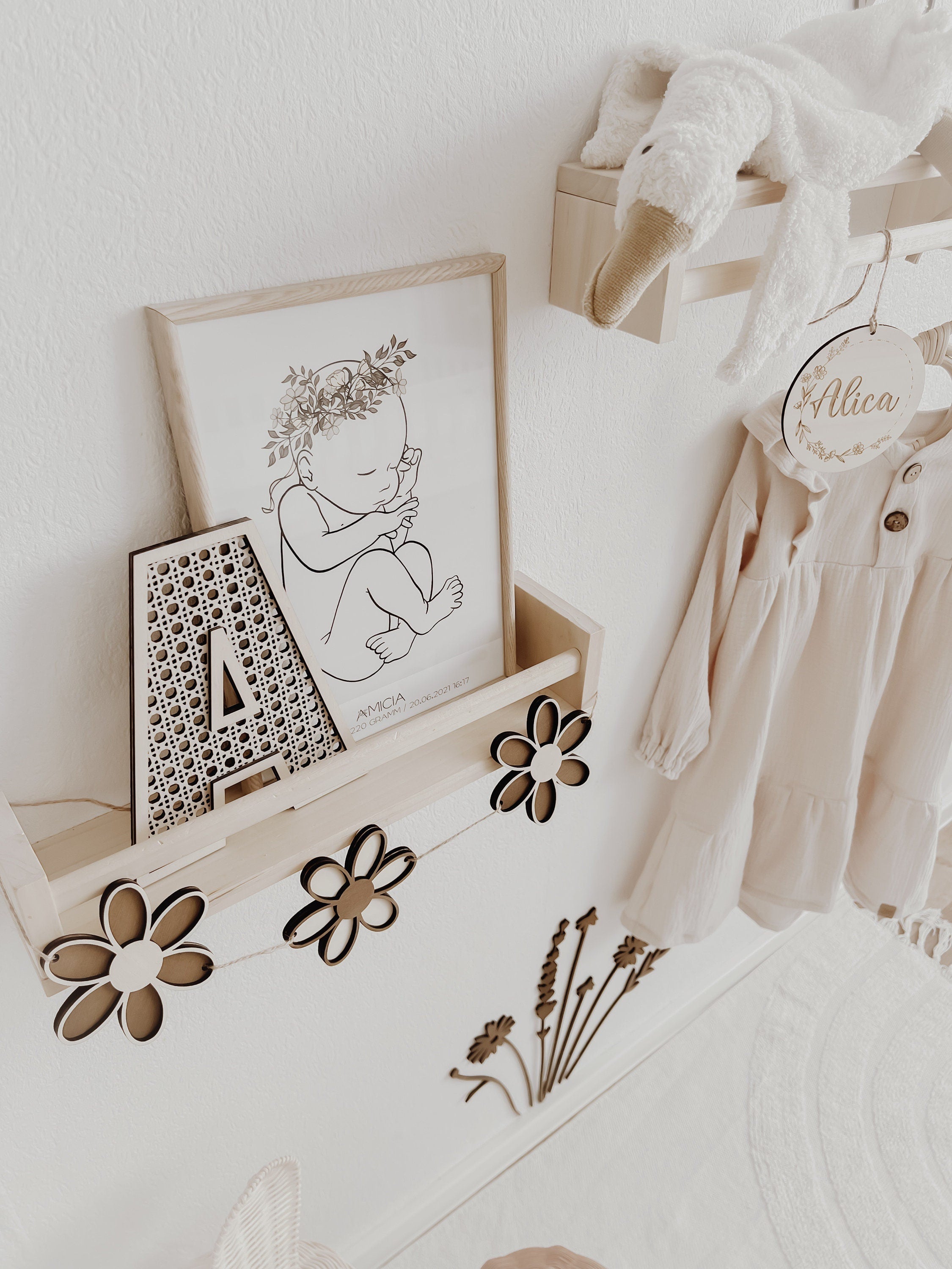 Holzblumen Girlande, Wimpelkette, Dekoration Kinderzimmer und Babyzimmer - BohoWildflowerVibes