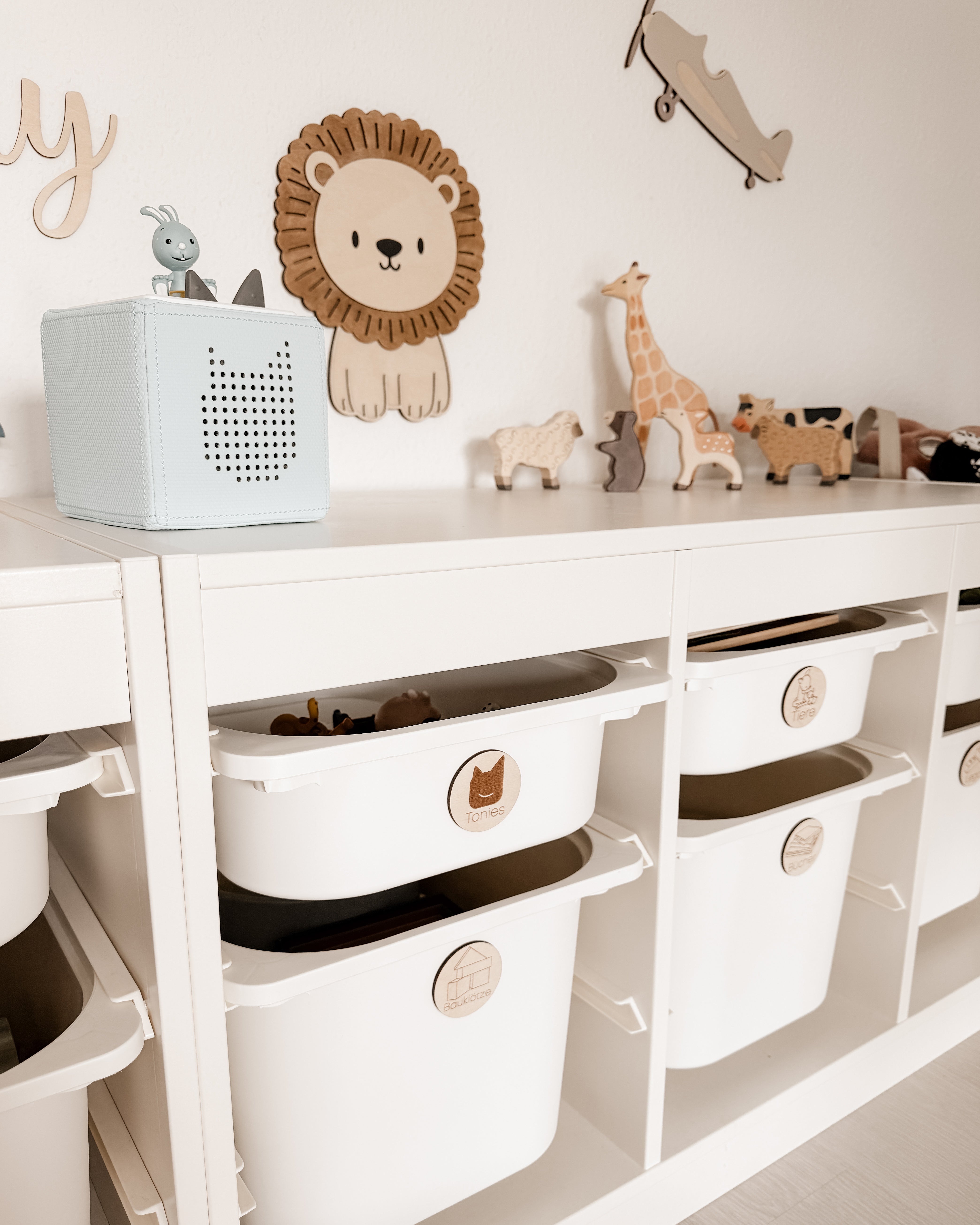 Löwe aus Holz - nussbraun Birke