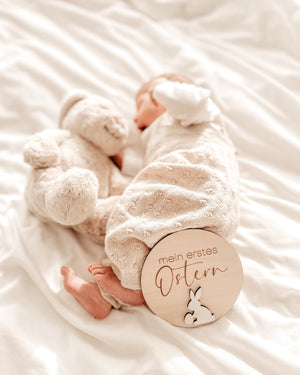 Mein erstes Ostern Meilensteinkarte - Hase weiß Baby