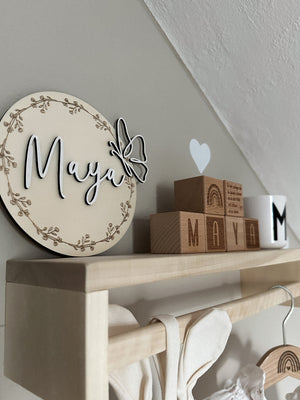 Namenstafel aus Holz in verschiedenen Variationen mit Schmetterling - BohoWildflowerVibes