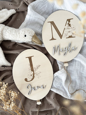 Personalisierter Ballon aus Holz mit Initialen und Namen in verschiedenen Variationen - BohoWildflowerVibes