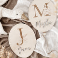 Personalisierter Ballon aus Holz mit Initialen und Namen in verschiedenen Variationen - BohoWildflowerVibes