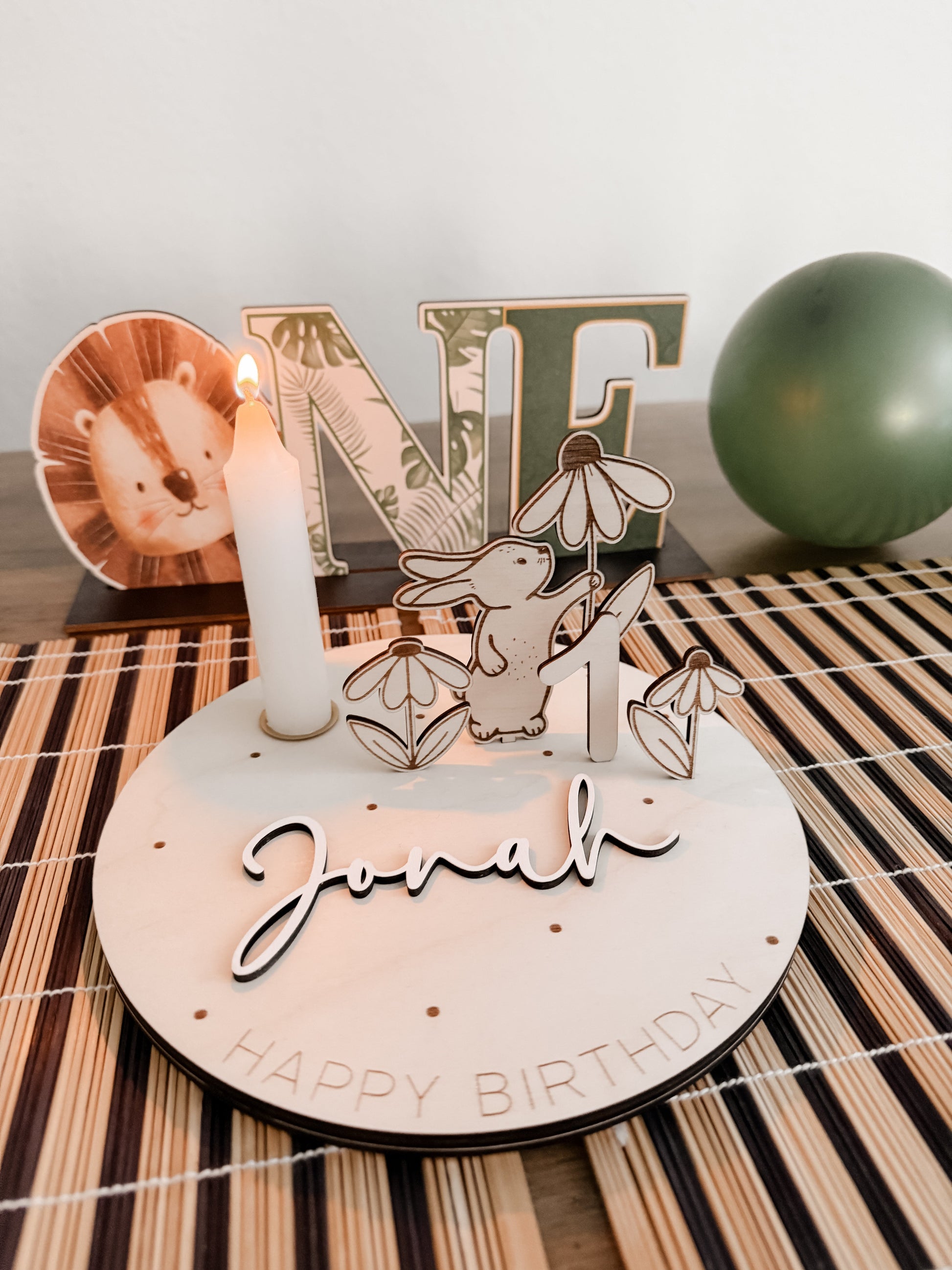 Personalisierter Geburtstagsteller - Hase mit Blumen - BohoWildflowerVibes