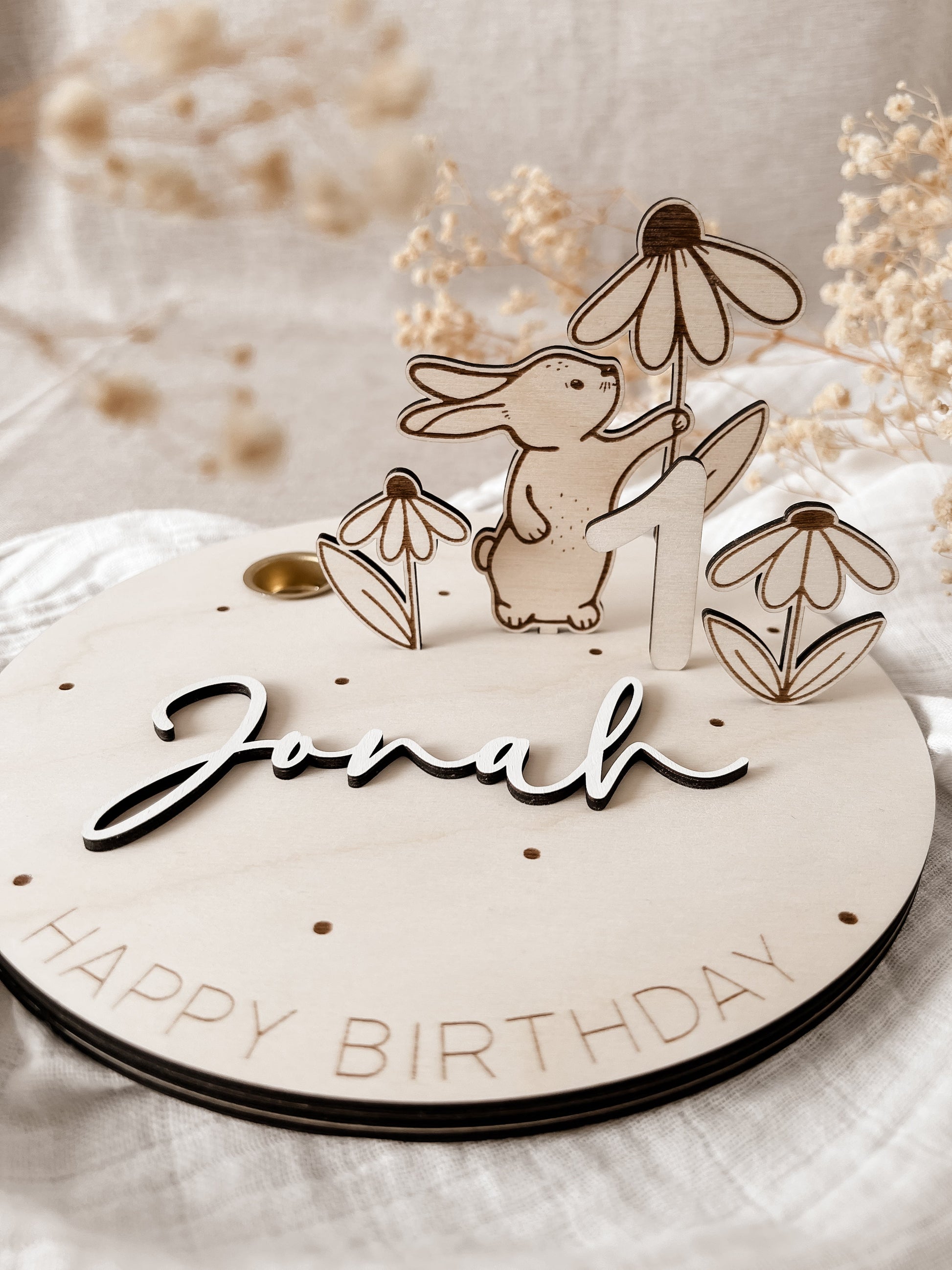 Personalisierter Geburtstagsteller - Hase mit Blumen - BohoWildflowerVibes