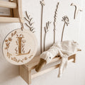 Personalisiertes Holzschild mit Buchstabe - BohoWildflowerVibes