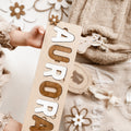 Personalisiertes Steckpuzzle mit Namen und Blumen aus Holz für Kinder ab 3 Jahren mit Gravur - BohoWildflowerVibes