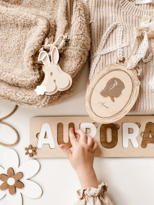 Personalisiertes Steckpuzzle mit Namen und Blumen aus Holz für Kinder ab 3 Jahren mit Gravur - BohoWildflowerVibes