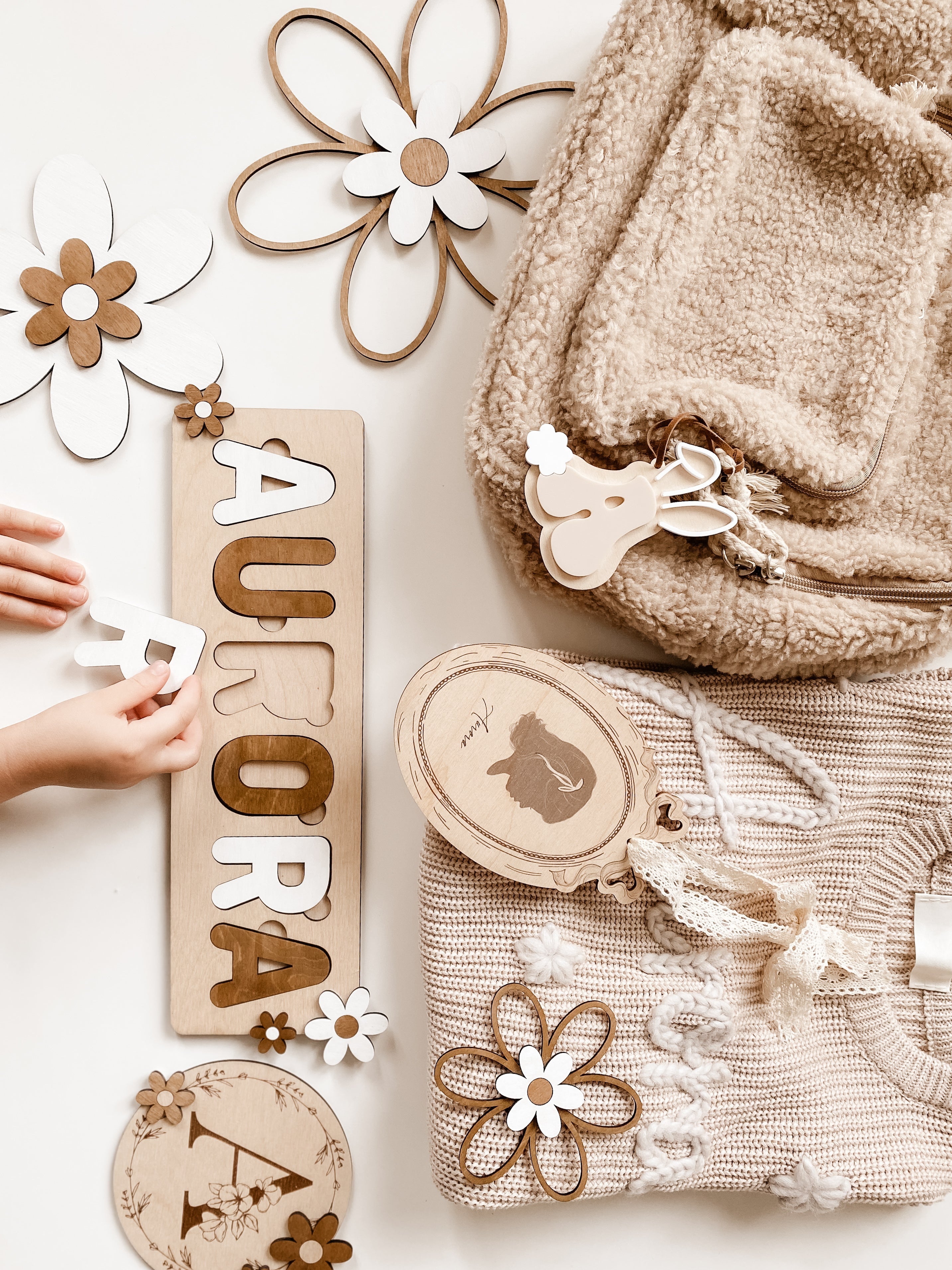 Personalisiertes Steckpuzzle mit Namen und Blumen aus Holz für Kinder ab 3 Jahren mit Gravur - BohoWildflowerVibes