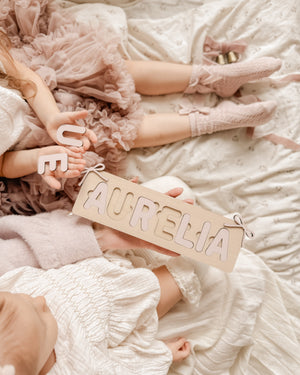 Personalisiertes Steckpuzzle mit Namen und Schleifen - Rosé aus Holz für Kinder ab 3 Jahren mit Gravur