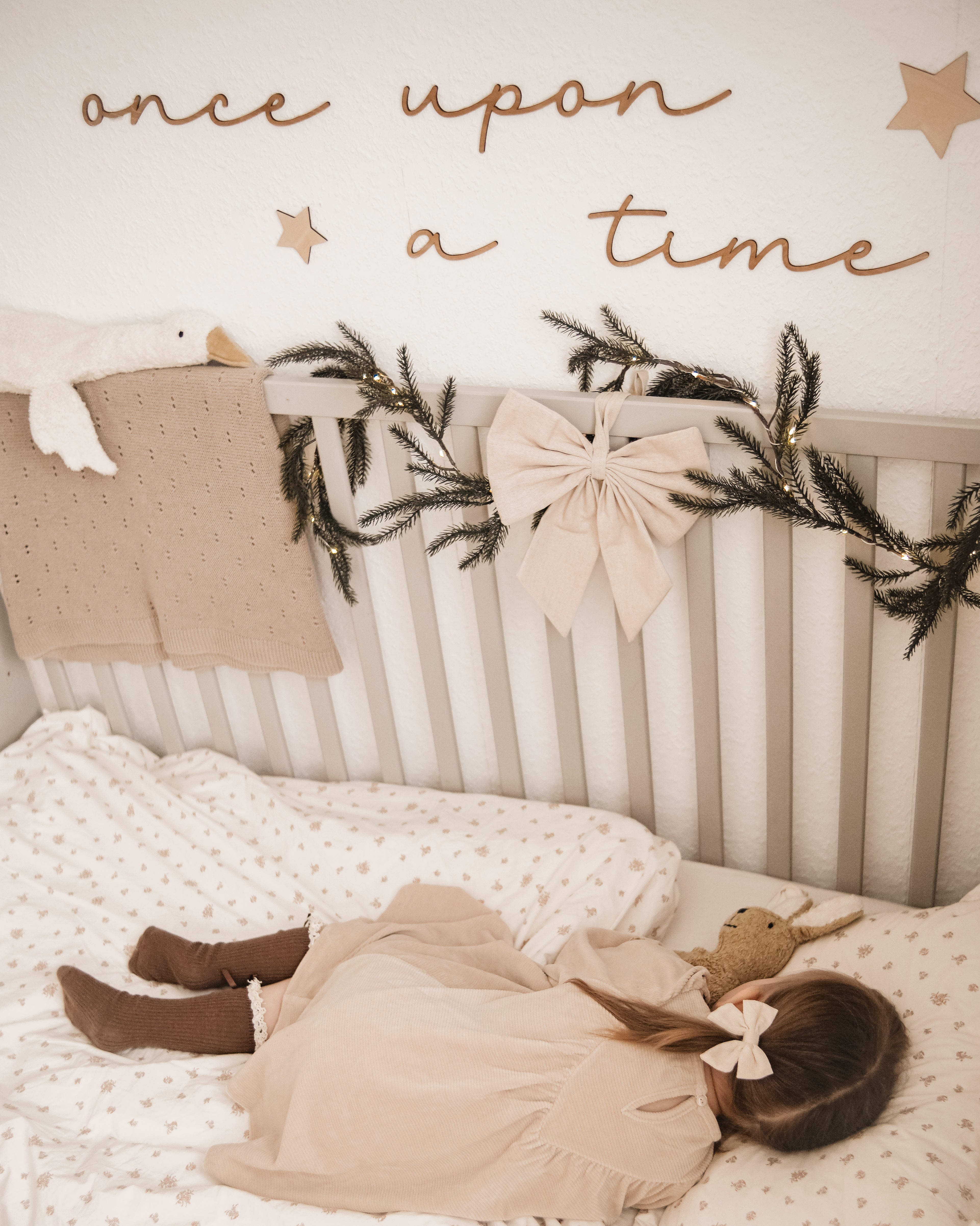 Schriftzug - once upon a time - nussbraun