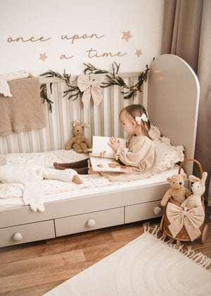 Schriftzug - once upon a time - nussbraun