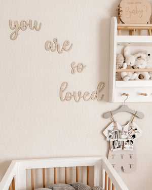 Schriftzug - you are so loved