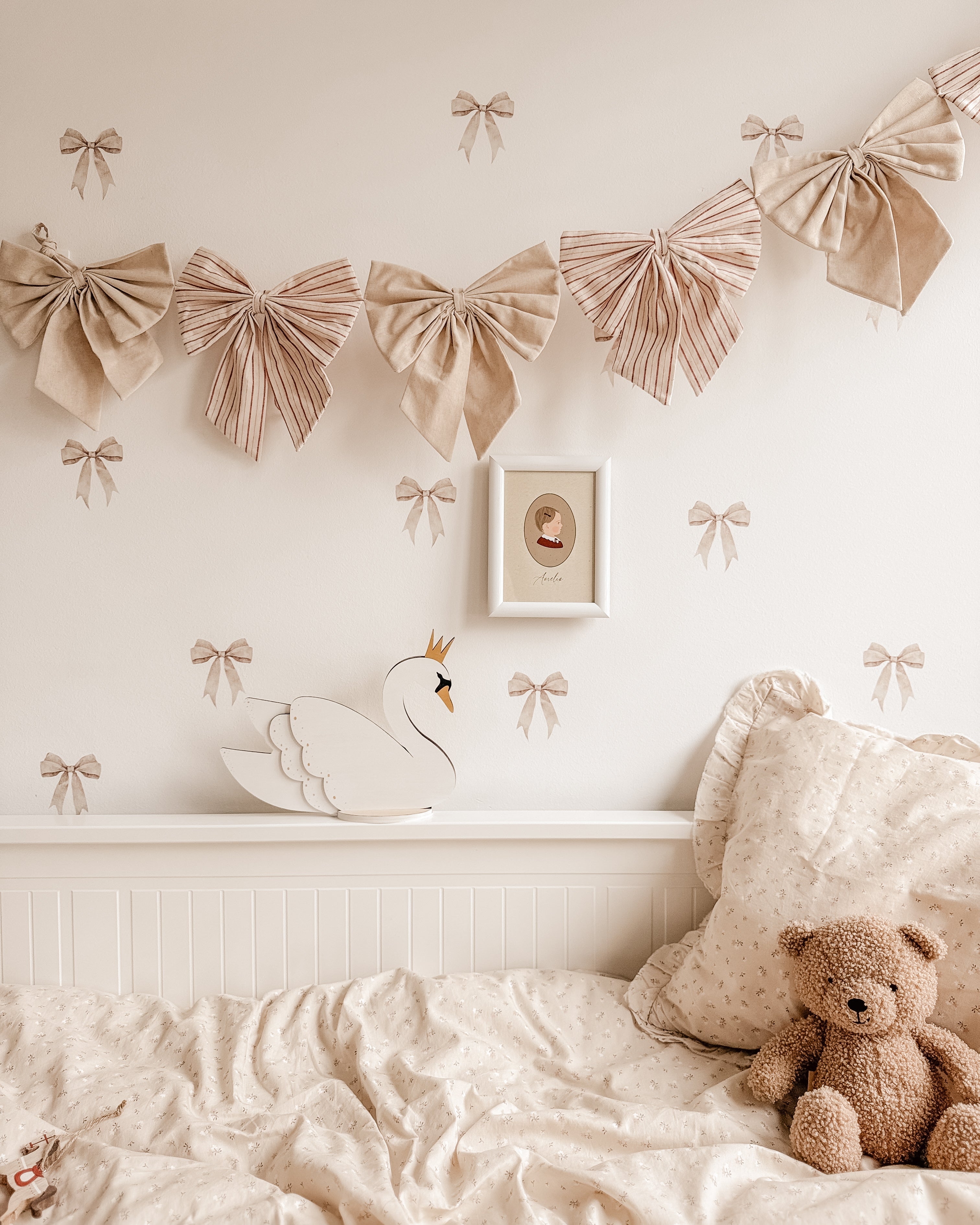 Schwan aus Holz mit Ständer